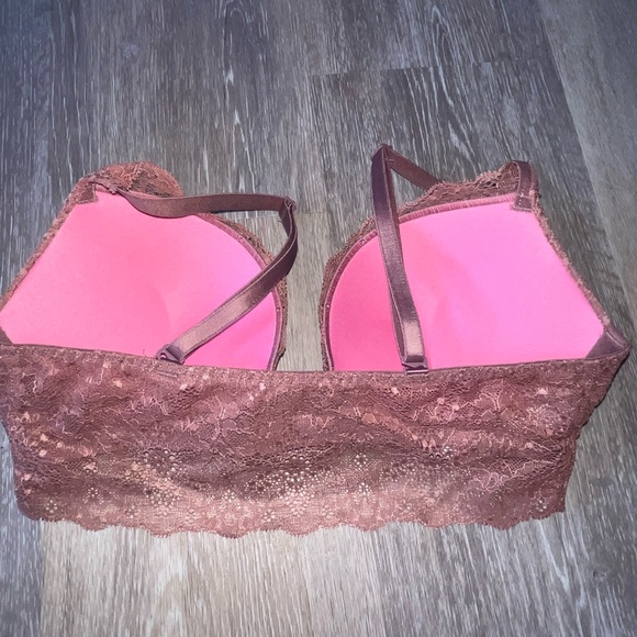 ✨5/$15 VS Bra - Picture 2 of 3